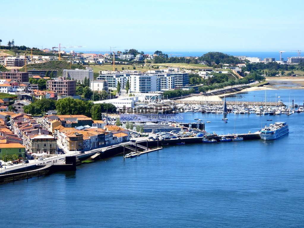 Terreno p/ contr. altura